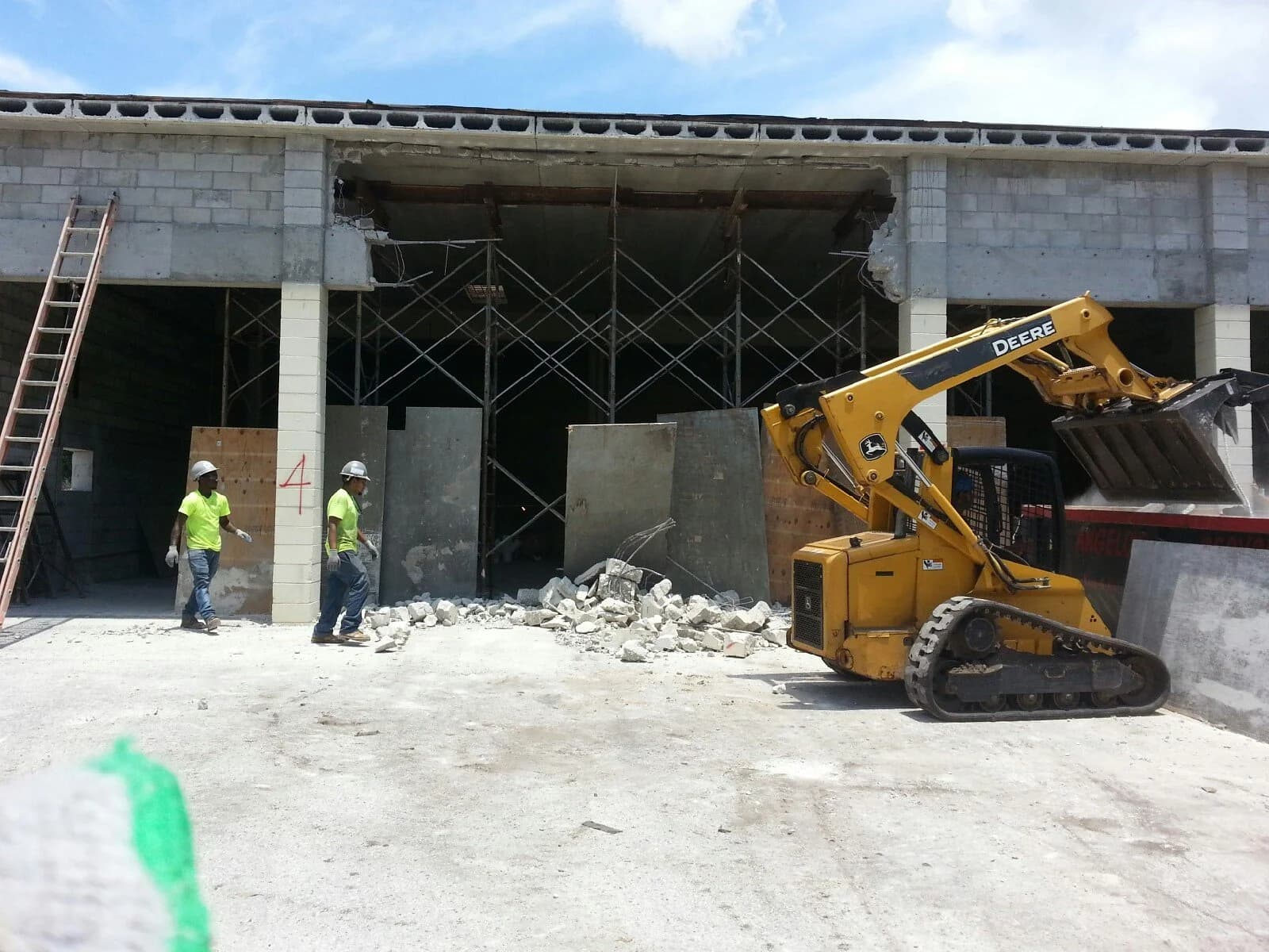 Concrete Demolition crews working in Grand Prairie, TX