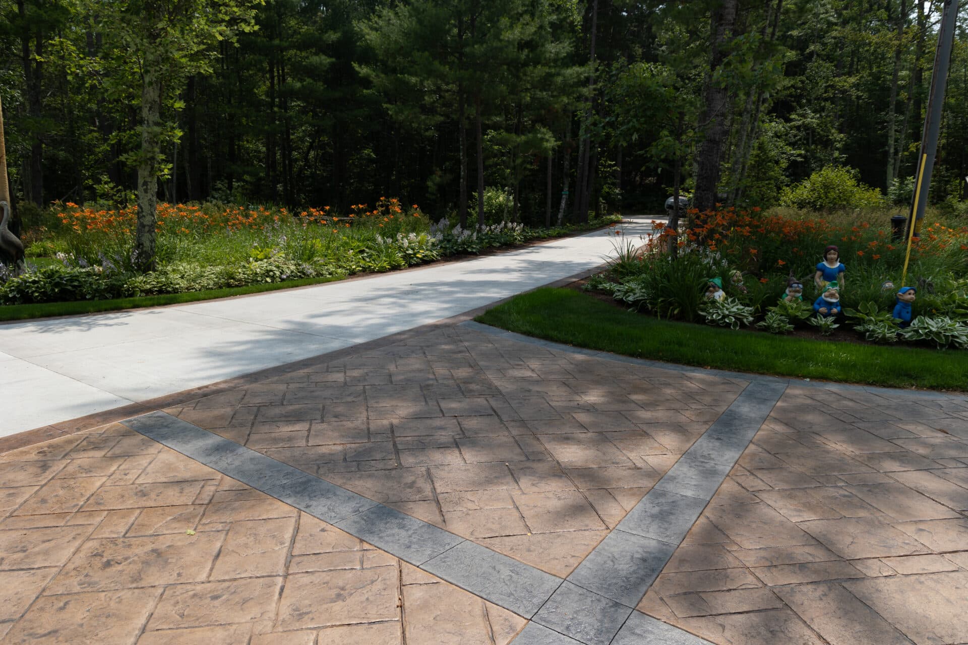 Concrete Landscaping crews working in Grand Prairie, TX