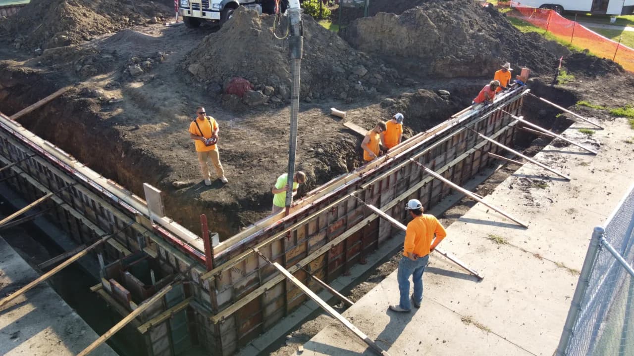 Earthwork Services crews working in Grand Prairie, TX