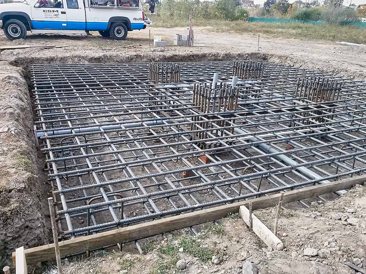 Metal Work crews working in Grand Prairie, TX
